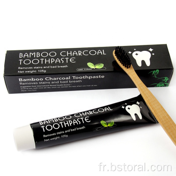 Utilisation quotidienne de dentifrice en charbon de bois pour le blanchiment des dents